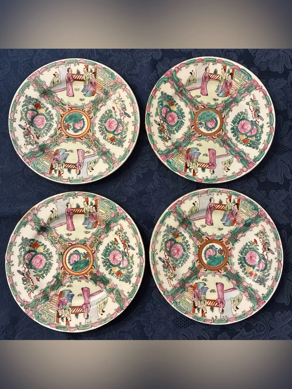 Set of 4 Vintage Rose Medallion Dinner Plates 10.5” Matched Chinese Export